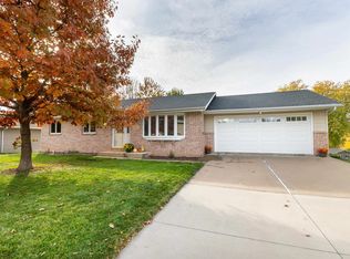 141 Summer Dr, Dubuque, IA 52002