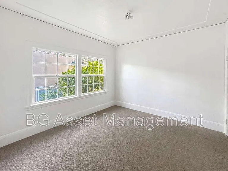 1000 E 33rd St #301 — Photo 10