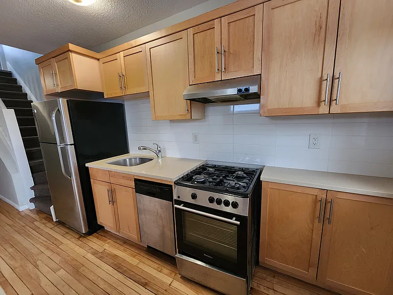 342 Somerset St E #B — Photo 2