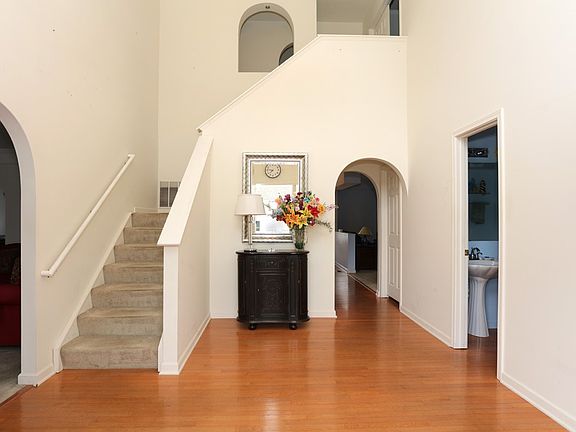 2nd image of 105 Aspen Dr