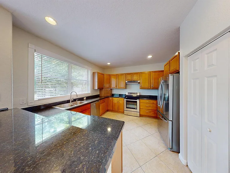 6786 Aliso Ave — Photo 10