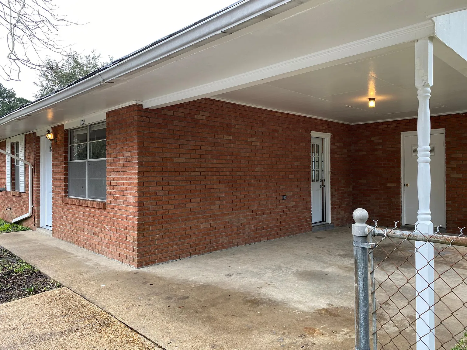 3 bed, 1.5 bath, 1080 sqft, $1,300 — Photo 2