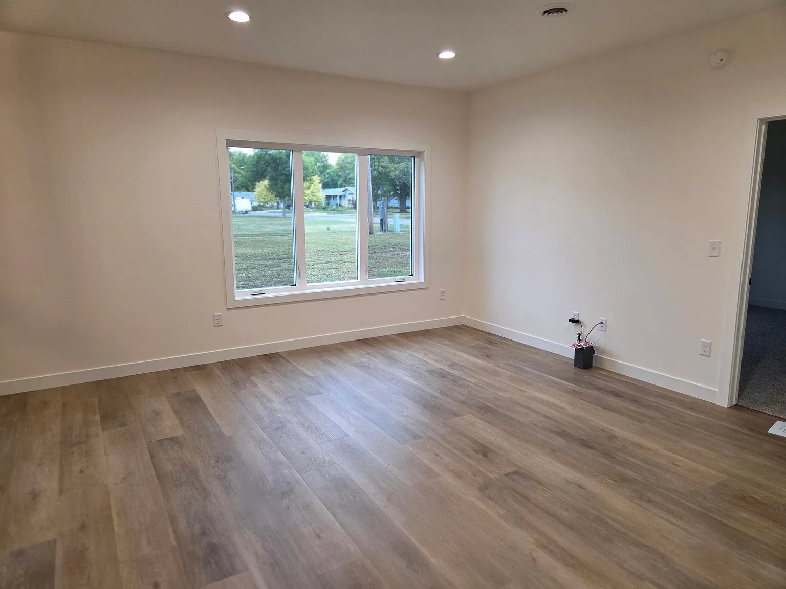 Modern 2 Bed/2 Bath Townhouse in Wyndmere - Available 10/15 - $1,950/mo — Photo 4
