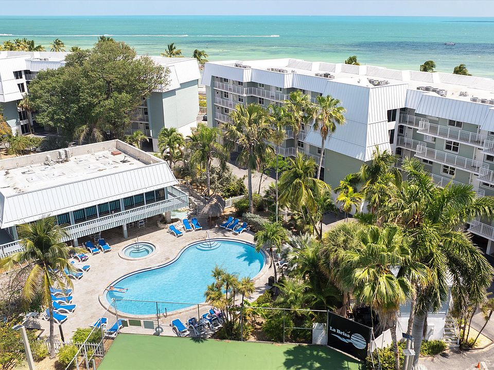 Unit located in the South Building with views of the Atlantic Ocean.