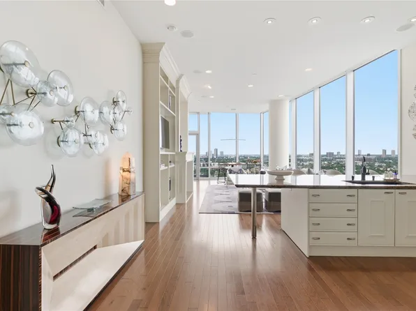 2727 Kirby Dr APT 16C, Houston, TX 77098