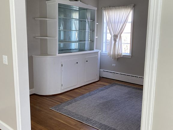 3rd image of 411 Durden St