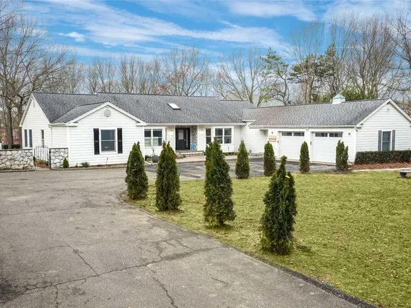 190 Miller Place Rd, Miller Place, NY 11764