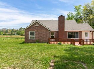 220 Laycock Rd, Hendersonville, NC 28792