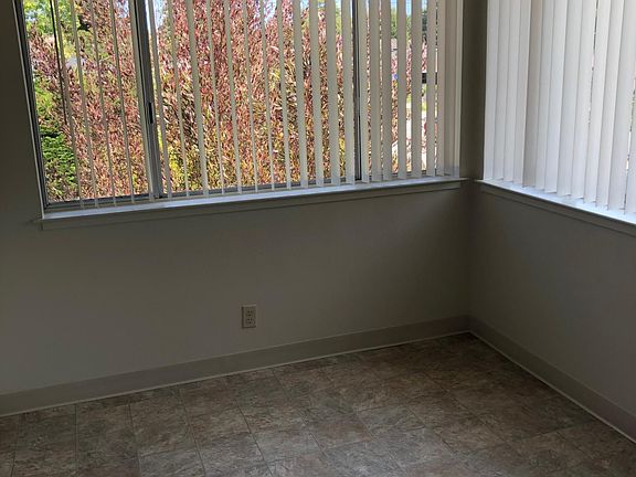 3rd image of 900 Capitola Ave #16