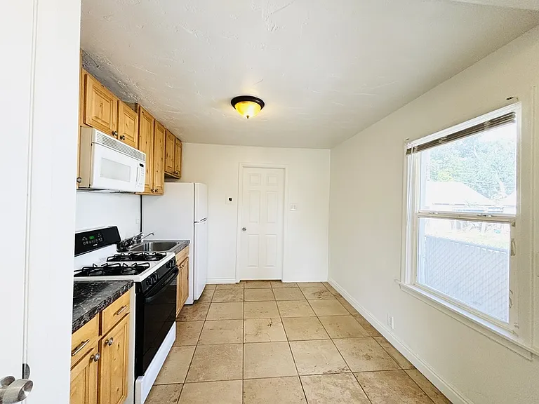 119 E Leslie Ave #2 — Photo 2