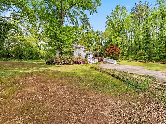 2nd image of 1412 Forest Ln