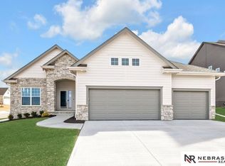 12351 Elk Ridge Cir, Papillion, NE 68046