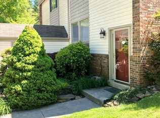 17 Brookside Dr, Oak Ridge, TN 37830