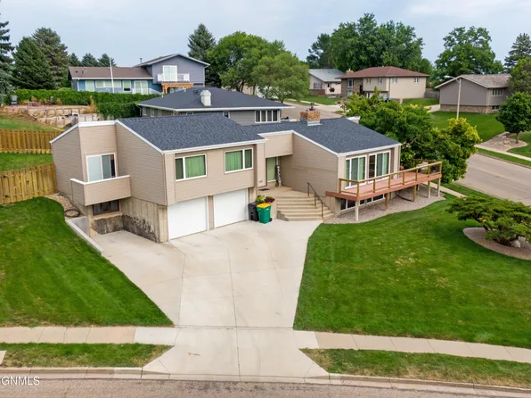 1201 Crestview Ln, Bismarck, ND 58501