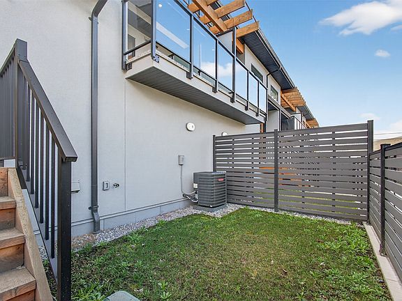 2nd image of 1225 Findlay Rd #6