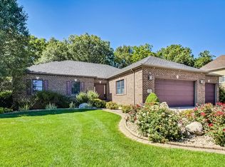 106 N Barker Ct, Valparaiso, IN 46385