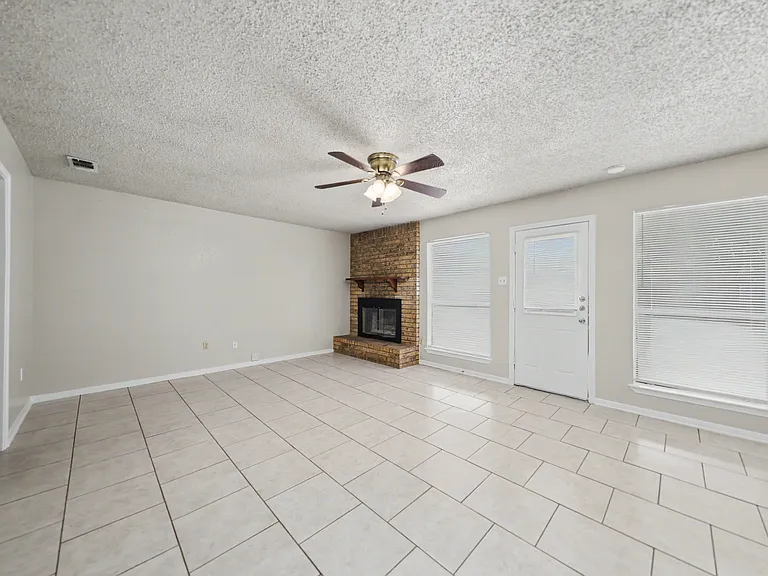 1709 Moonlight Dr — Photo 7