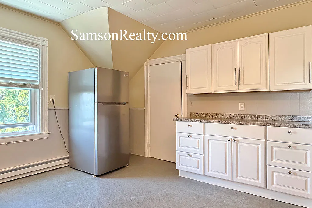 3 bed, $1,850 — Photo 4