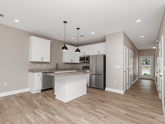 5th image of 202 Walton Ave #200