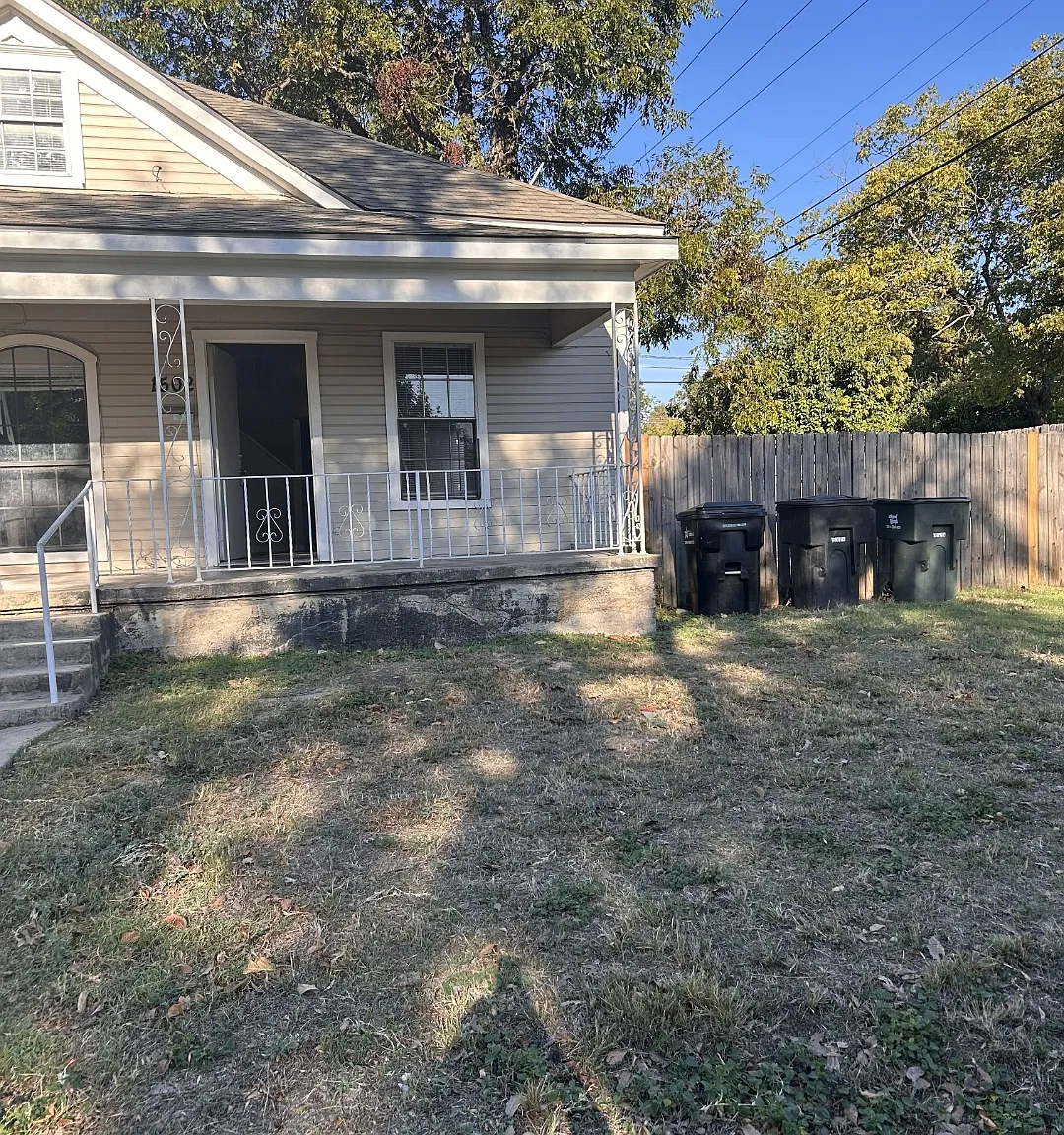 3 bed, 1250 sqft, $1,250 — Photo 1