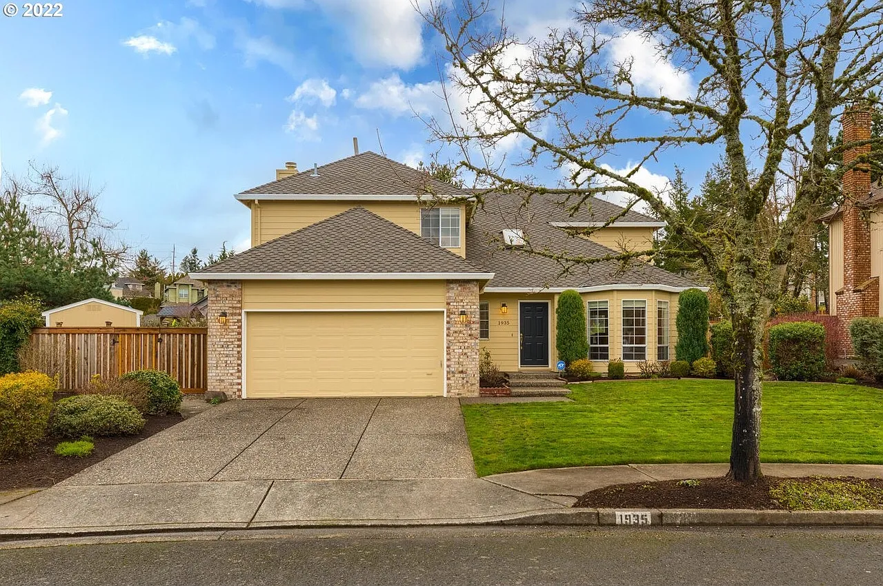 4 bed, 2.5 bath, 2091 sqft, $3,000 — Photo 1