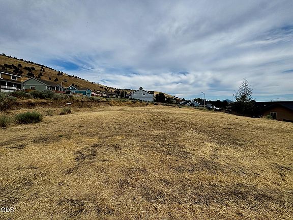 3rd image of 866 Westview Dr