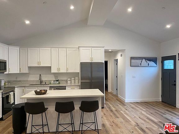 2nd image of 4522 Stern Ave #4522