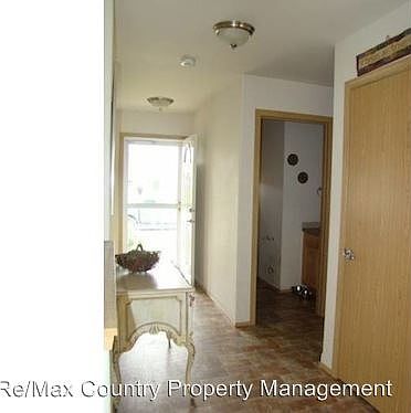 3rd image of 9957 Greenleaf Ct SE