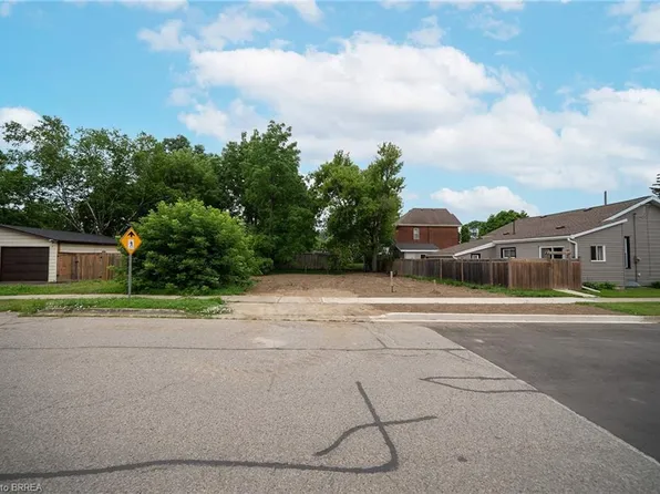 145 Catharine Ave, Brantford, ON N3T 1J1