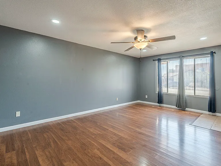 3236 S Kenwood Ln — Photo 9