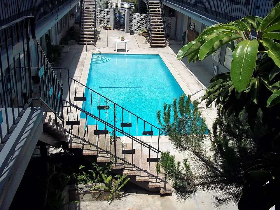 2nd image of 906 Torrance Blvd APT 10
