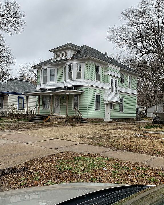 1st image of 652 S 10th St