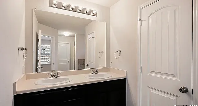 6514 Encore Oaks — Photo 12