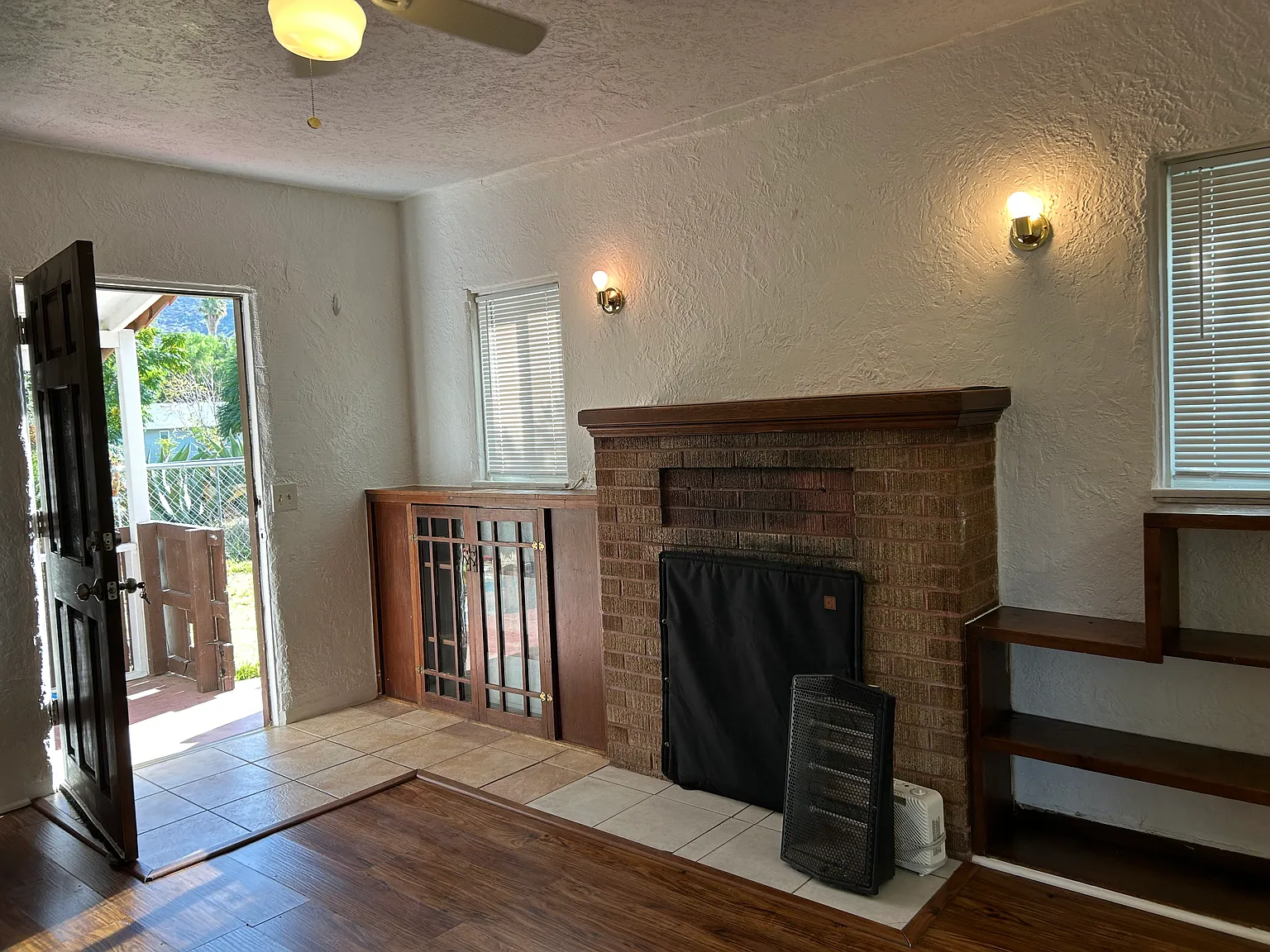 2 bed, 1200 sqft, $2,080 — Photo 3