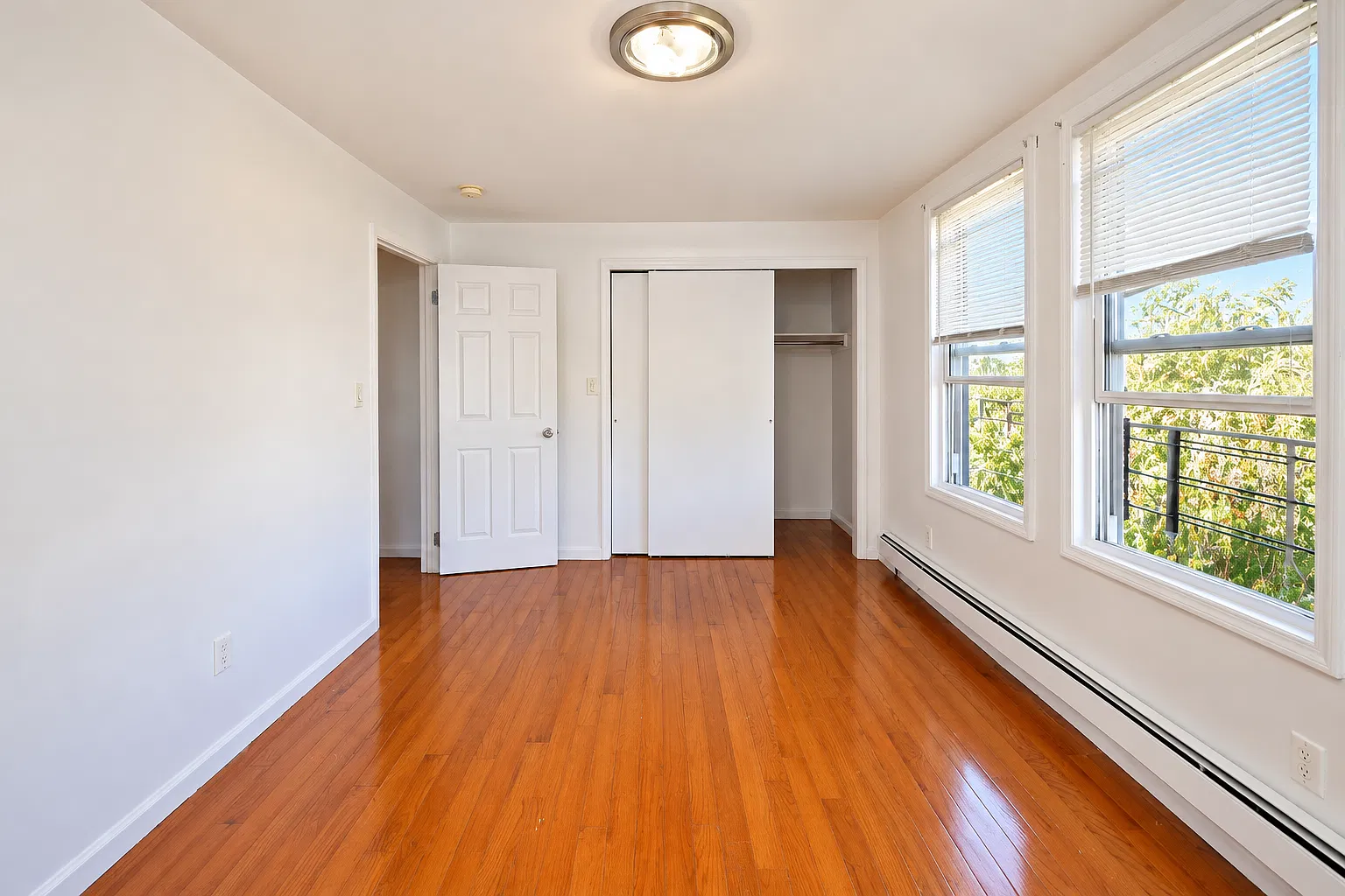 2 bed, 1.5 bath, 1000 sqft, $2,300 — Photo 2