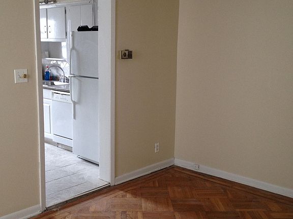 Living room (from bedroom)