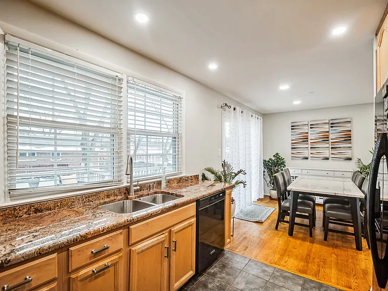 14625 Batavia Dr — Photo 34