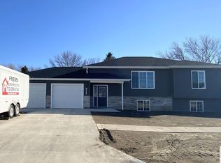 512 Magnolia Ln, Storm Lake, IA 50588