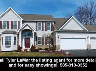 10 Ingridshire Dr, Pittsford, NY 14534