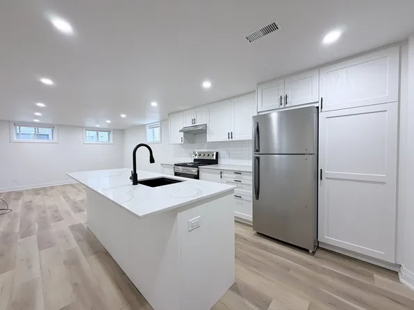 290 Upper Paradise Rd #2, Hamilton, ON L9C 5C4