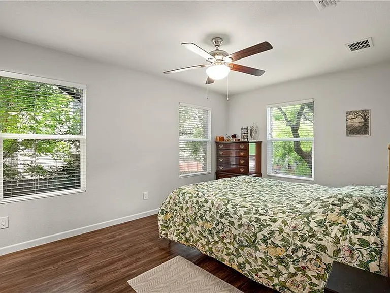 1801 Maple Ave — Photo 14