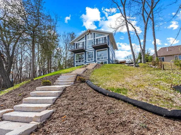 2828 North Interlaken DRIVE, Summit, WI 53066