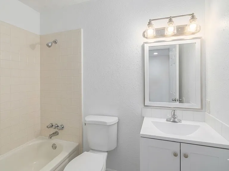 Plaza Estates — Photo 10