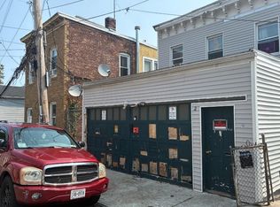2 Ritters Ln, Yonkers, NY 10703