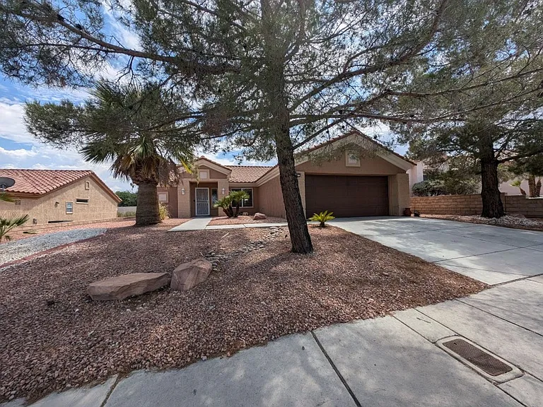 10113 Crescent Creek Dr — Photo 2