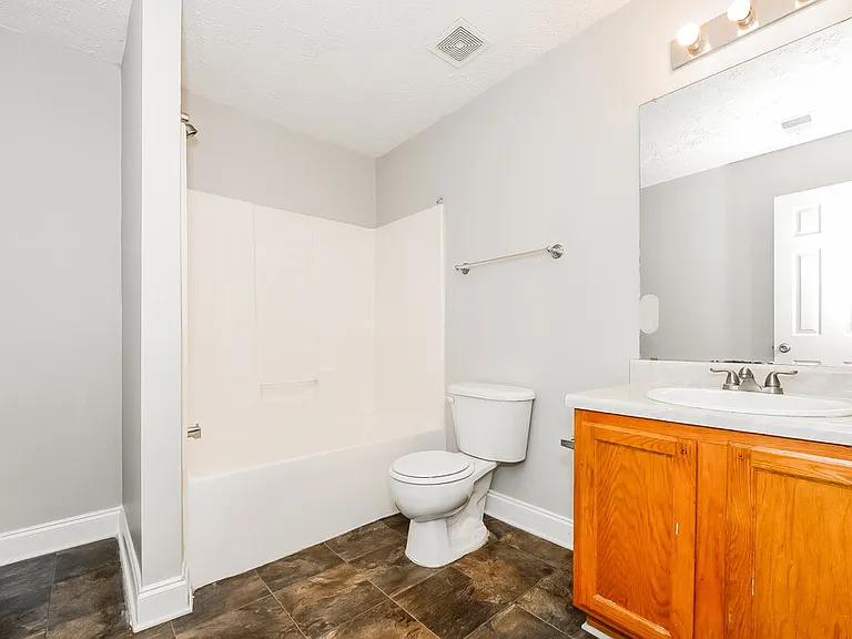 1598 Queen Elizabeth Dr — Photo 11