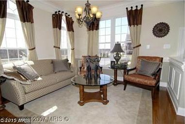 Easton Traditional Living Room