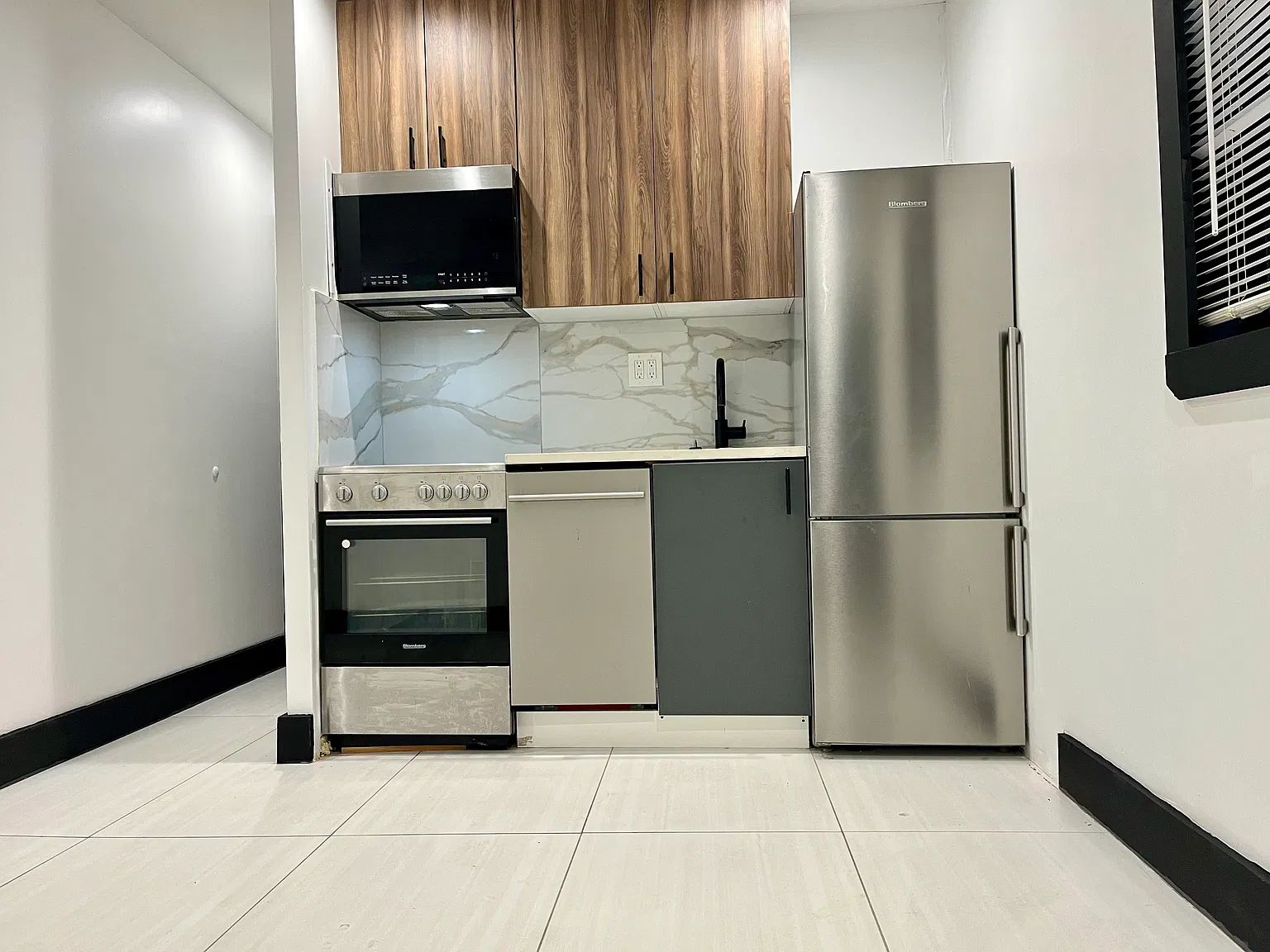 1614 Harrison St — Photo 2