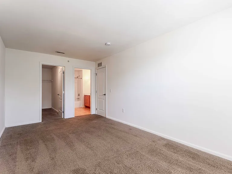Cannon and Westover Apartment Homes — Photo 9