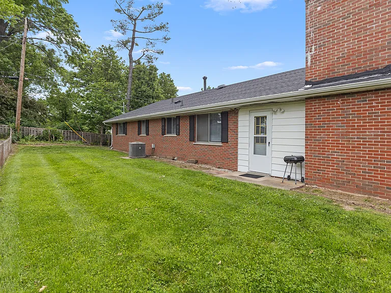 1001 Schulte Rd — Photo 8